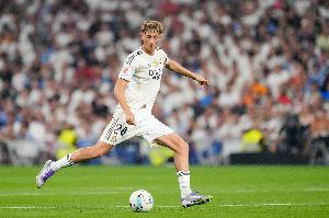 Xingkong Sports-马卡：赫伊森的特点与布斯克茨相似，未来尝试踢中场或许是新发现